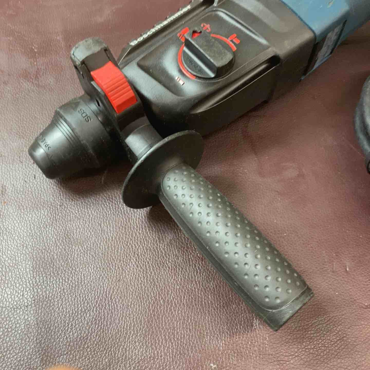 100v