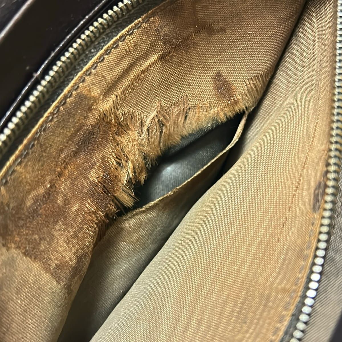 【極美品】FENDIフェンディ 長財布 レザー 黒ブラックズッカ柄❤︎レア可愛い FENDI（フェンディ） ズッカ柄 二つ折 長財布 ヴィンテージ 2400