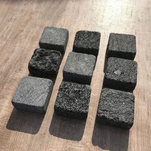 ピンコロ石 敷石 インドネシア 溶岩石 ピンコロ 半丁 27個入 90×90mm角