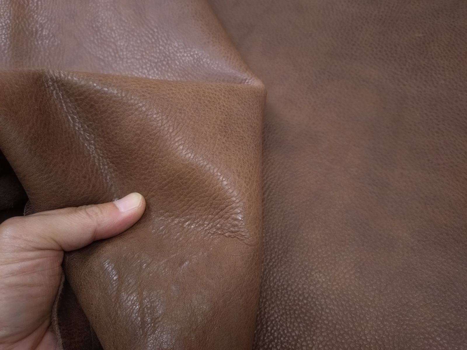 ヌメ革シュリンク ダークブラウン