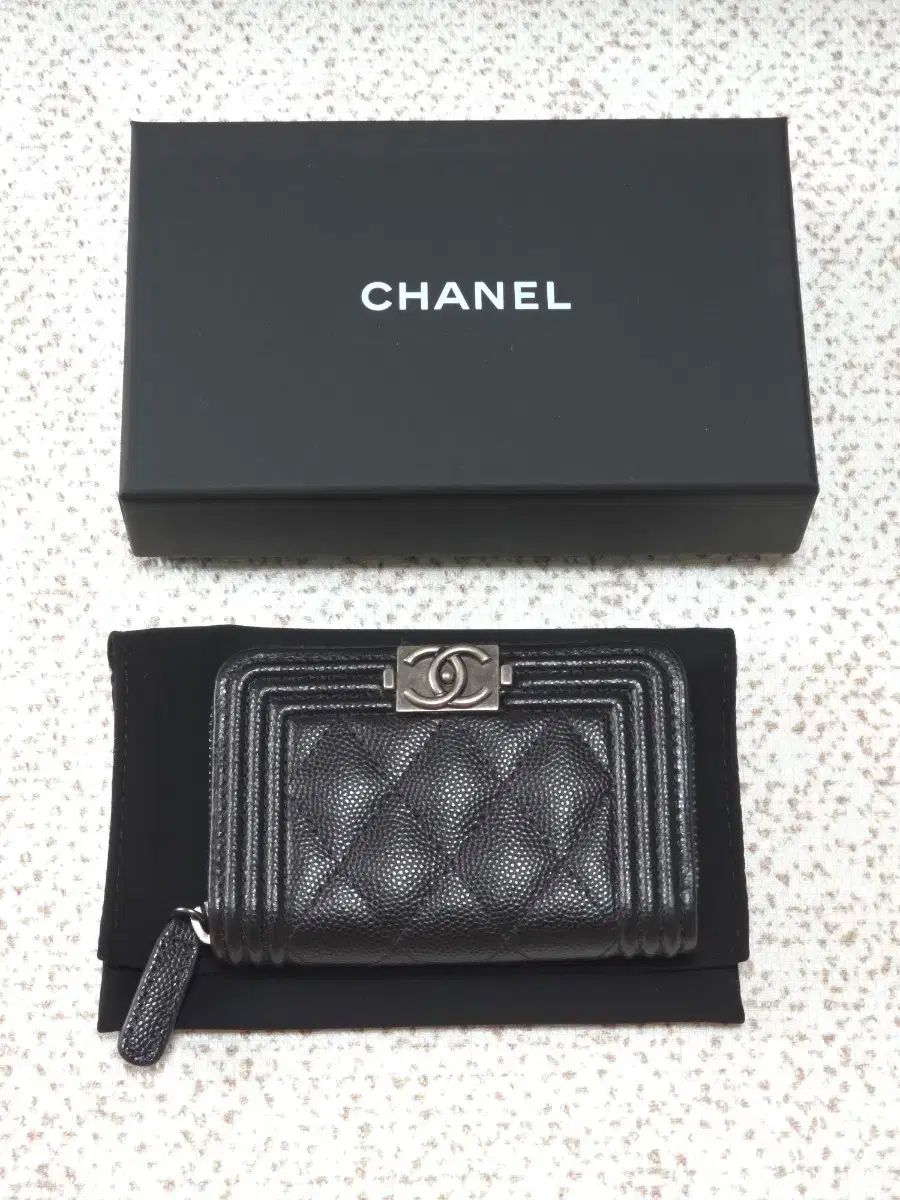 Chanel シャネル ボーイ キャビア ラウンドファスナー カードウォレット ブラック ヴィンテージ シルバー A80602