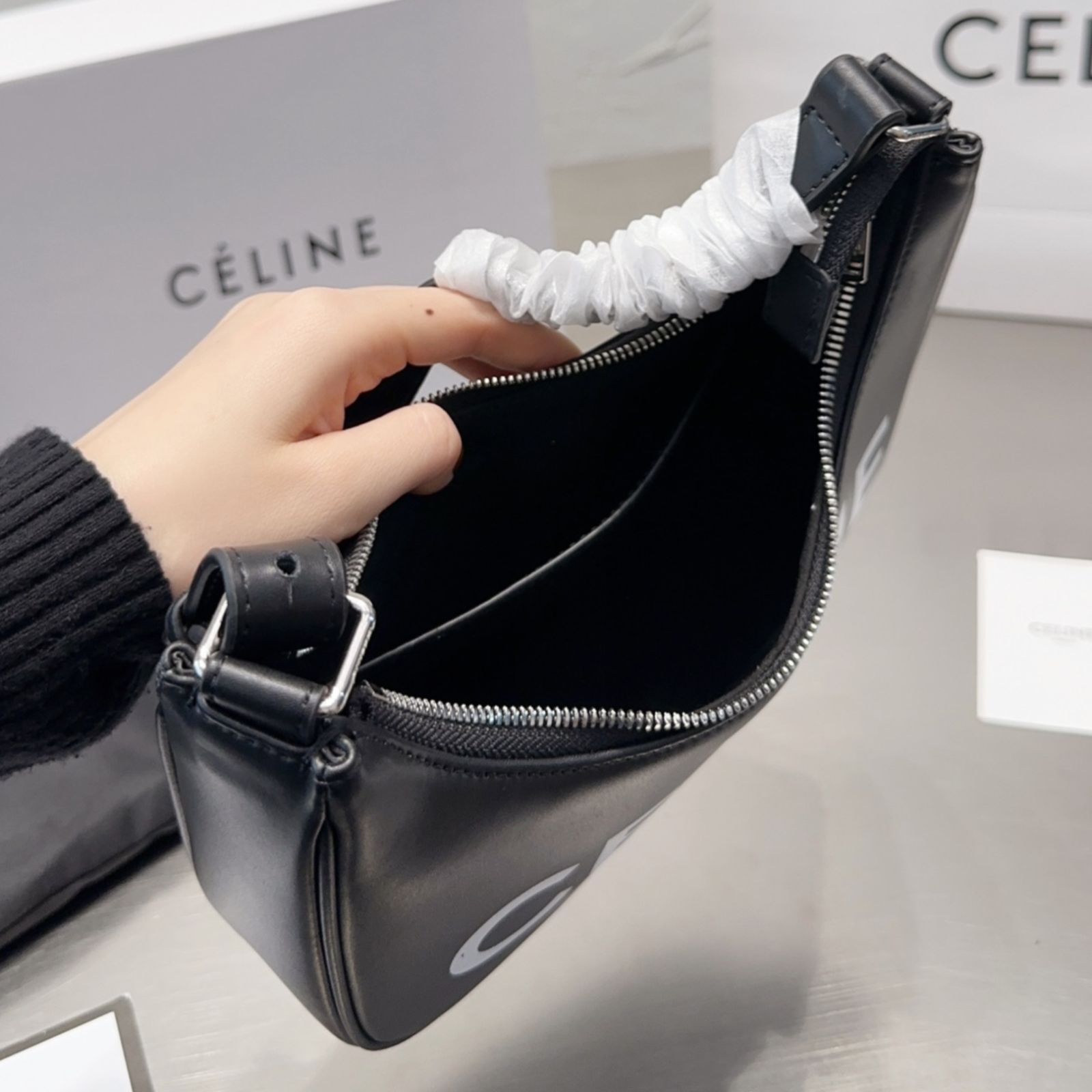 CELINE ショルダーバッグ 超人気 レディース 新品未使用 セリーヌ 極美品 手提げバッグ 鞄 かばん 通勤バッグ - メルカリ