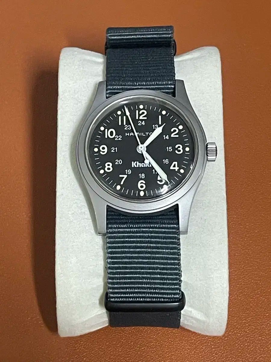 ハミルトン カーキ フィールド 9415a 黒文字盤です