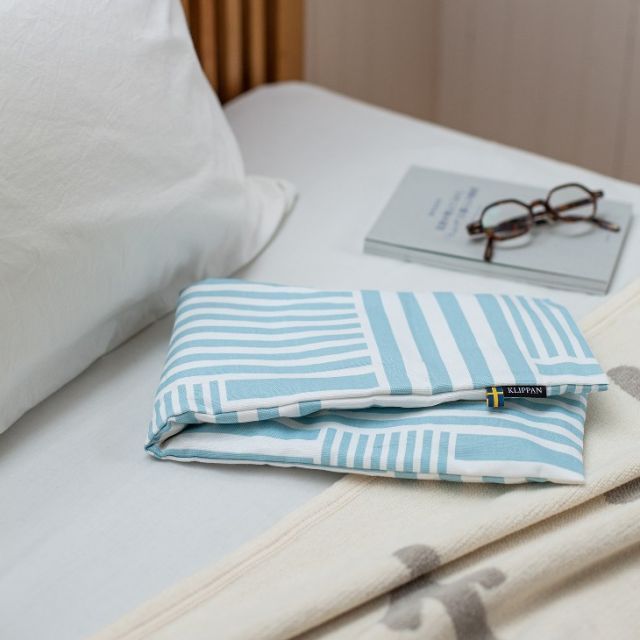 KLIPPAN (クリッパン) | 麦の温冷ネックピロー ラベンダー ストライプス (ヘルシンキブルー) | ホットウォーマー
