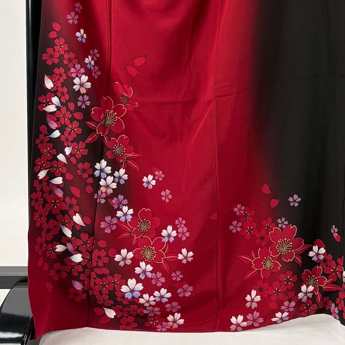 振袖 身丈168.5cm 裄丈69.5cm L 袷 桜 花びら 金彩 ぼかし 赤