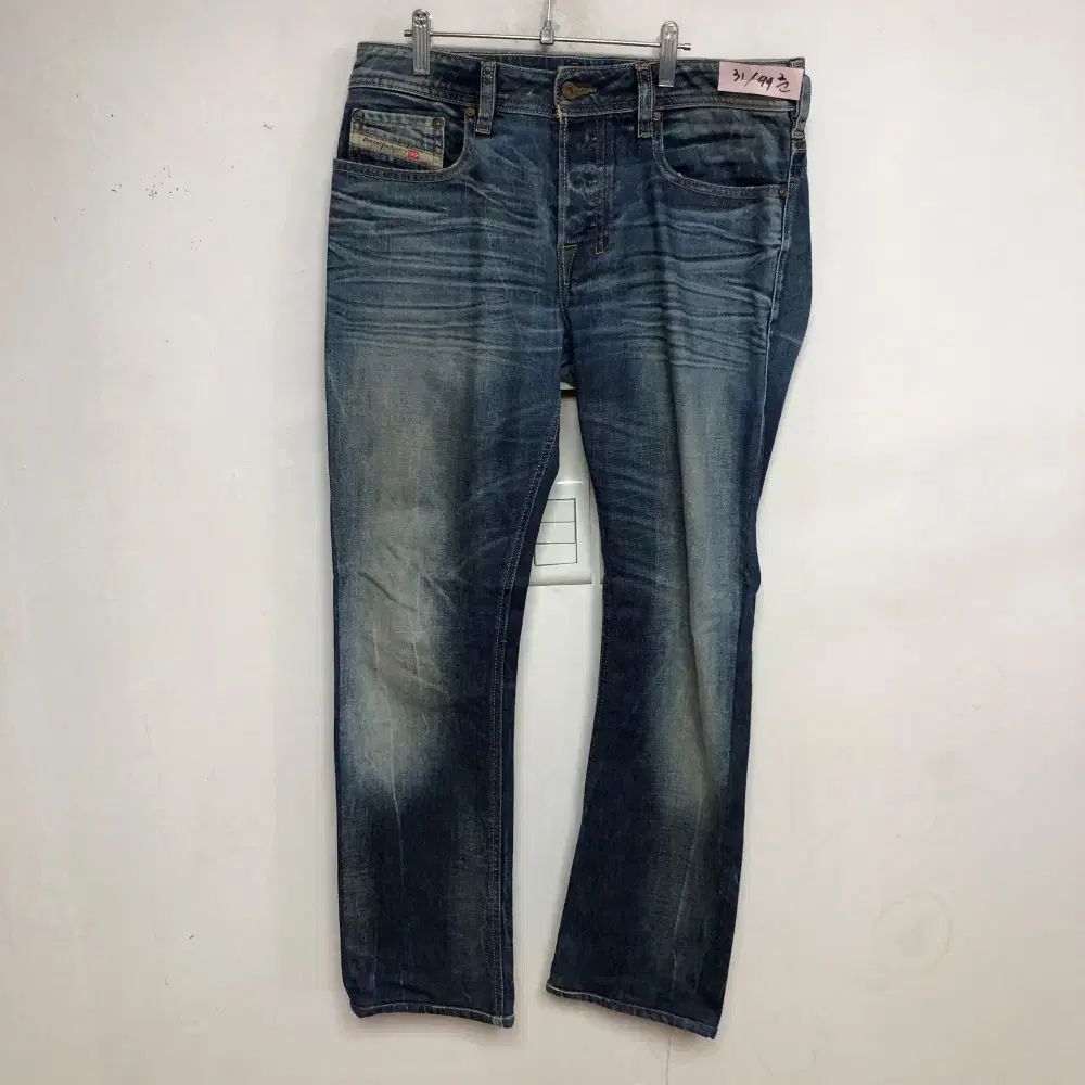 【雷市場（ポンジャン）商品韓国直送】 DIESEL(ディーゼル) メンズ デニム 31 インチ@ 9909