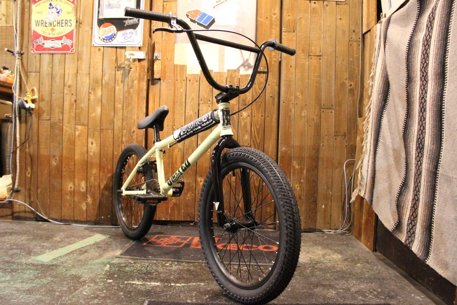 BMX 20 ストリート】UNITED MOTOCROSS GLOSS SAND 送料無料 - メルカリ
