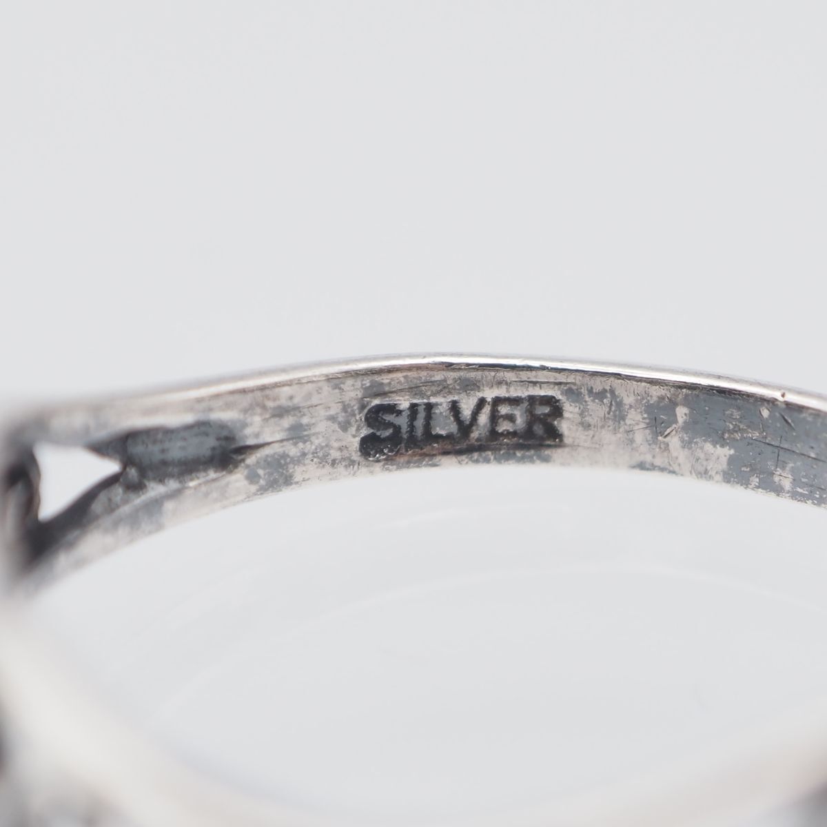 A164 レトロ アンティーク ヴィンテージスタイル リング Silver刻印 英国イギリス製ヴィンテージイニシャルRモノグラム彫刻印台