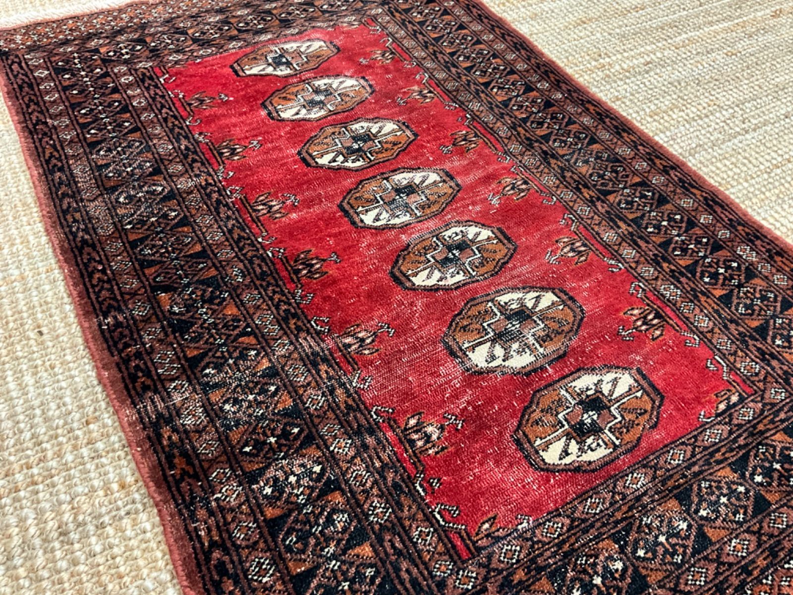 ヴィンテージラグ パキスタン絨毯 トライバルラグ ハンドメイド 手織り