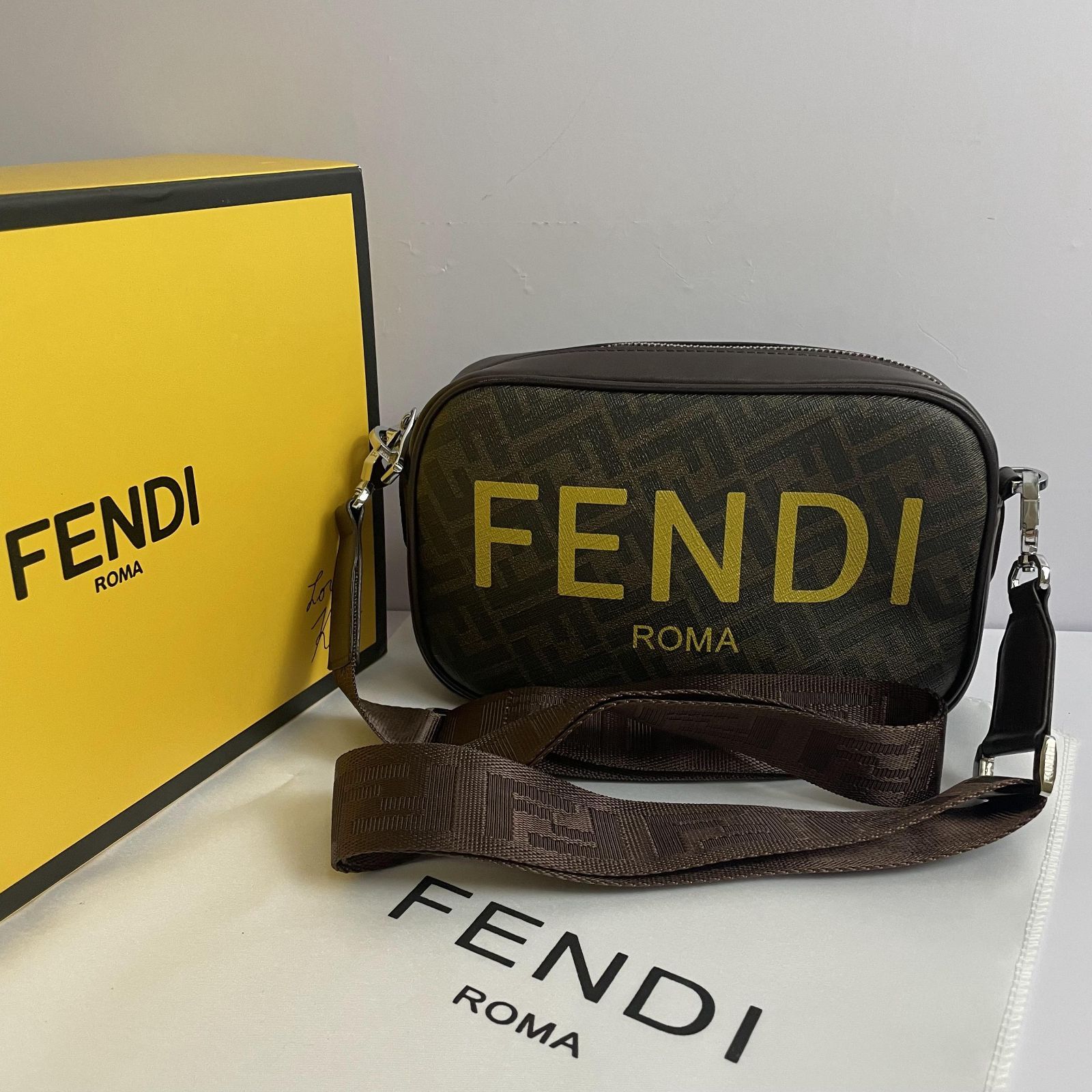 FENDI モノグラム カメラ ショルダ-バッグ - メルカリ 