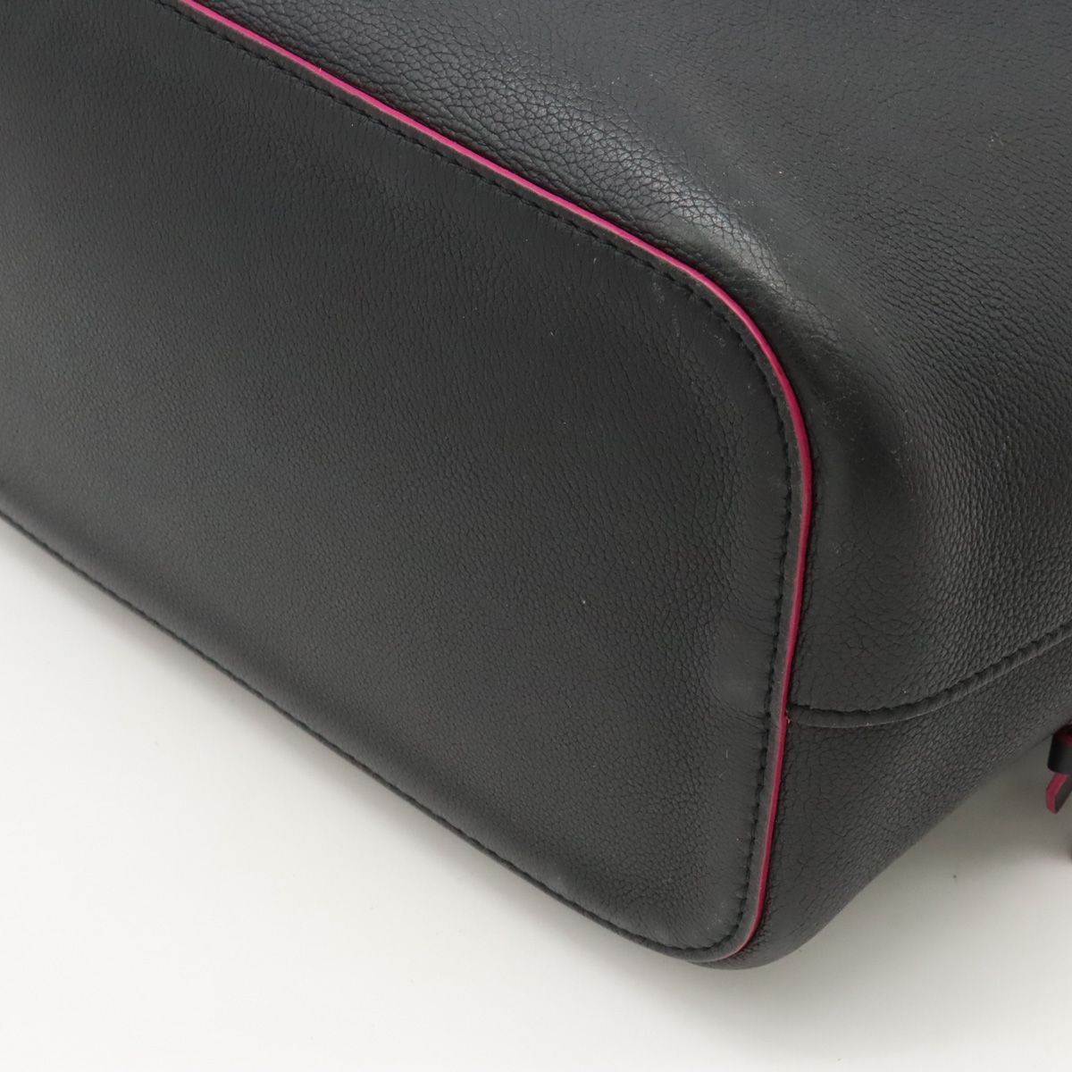 LOUIS VUITTON ルイ ヴィトン ロックミー バケット ショルダーバッグ 