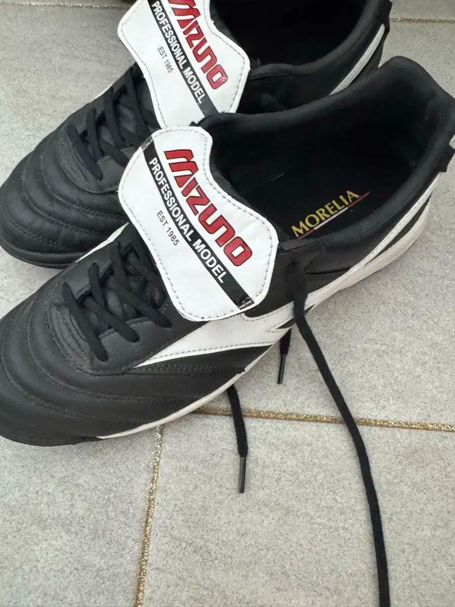 ミズノ モレリア イン 27.5 ブラック×ホワイト サラ フットサル