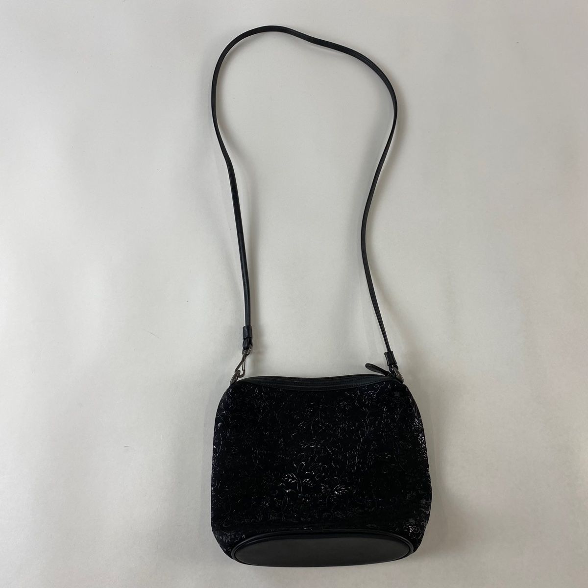 和装バッグ 名品 印傳屋 花唐草 黒 鹿革 和装小物