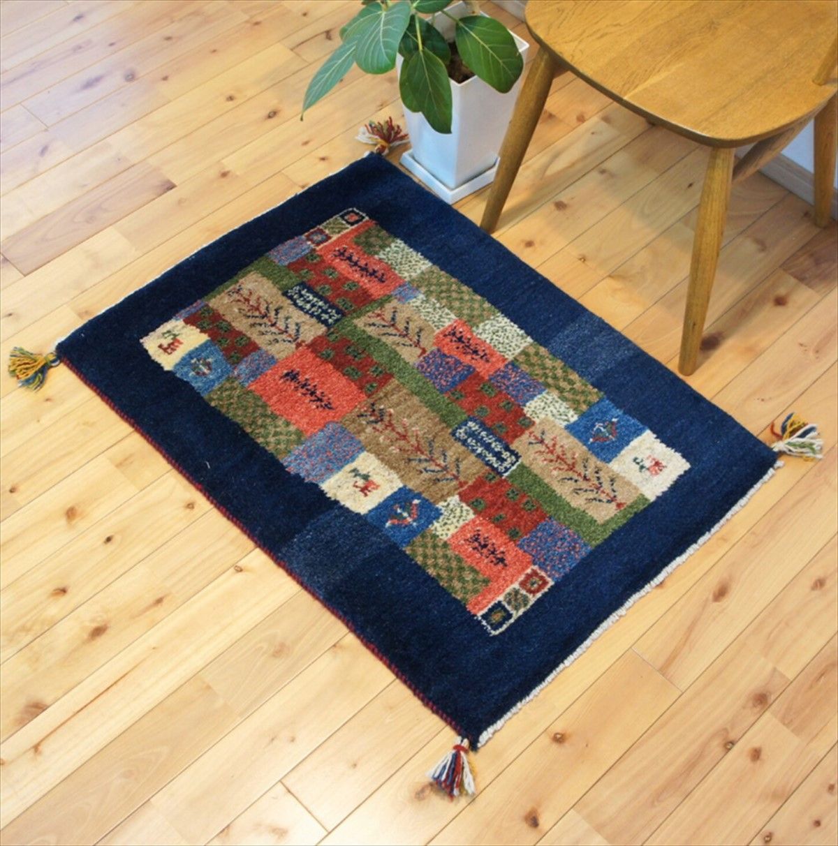 ハンドメイド　天然ウール　ペルシャ　ギャッベ　玄関マット　 88x65cm 紺色　パネル　タイル　生命の木　RD8054s