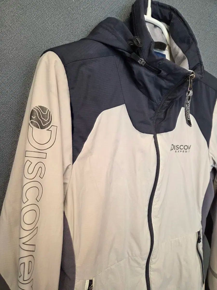 DISCOVERY フードジャンパー