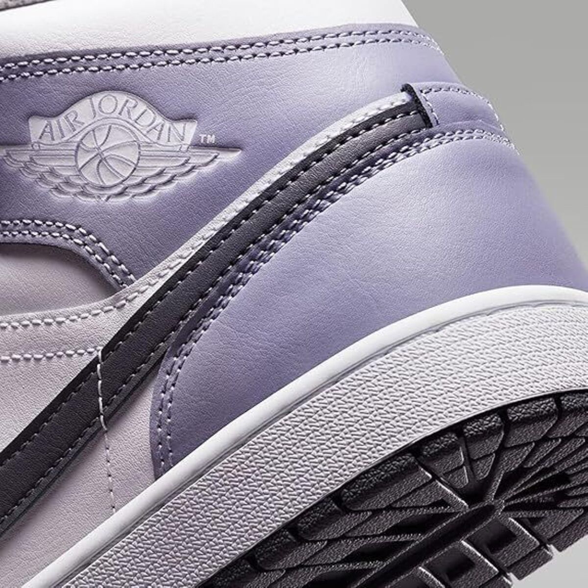 ナイキ] エア ジョーダン 1 ミッド [AIR JORDAN 1 MID] ホワイト 