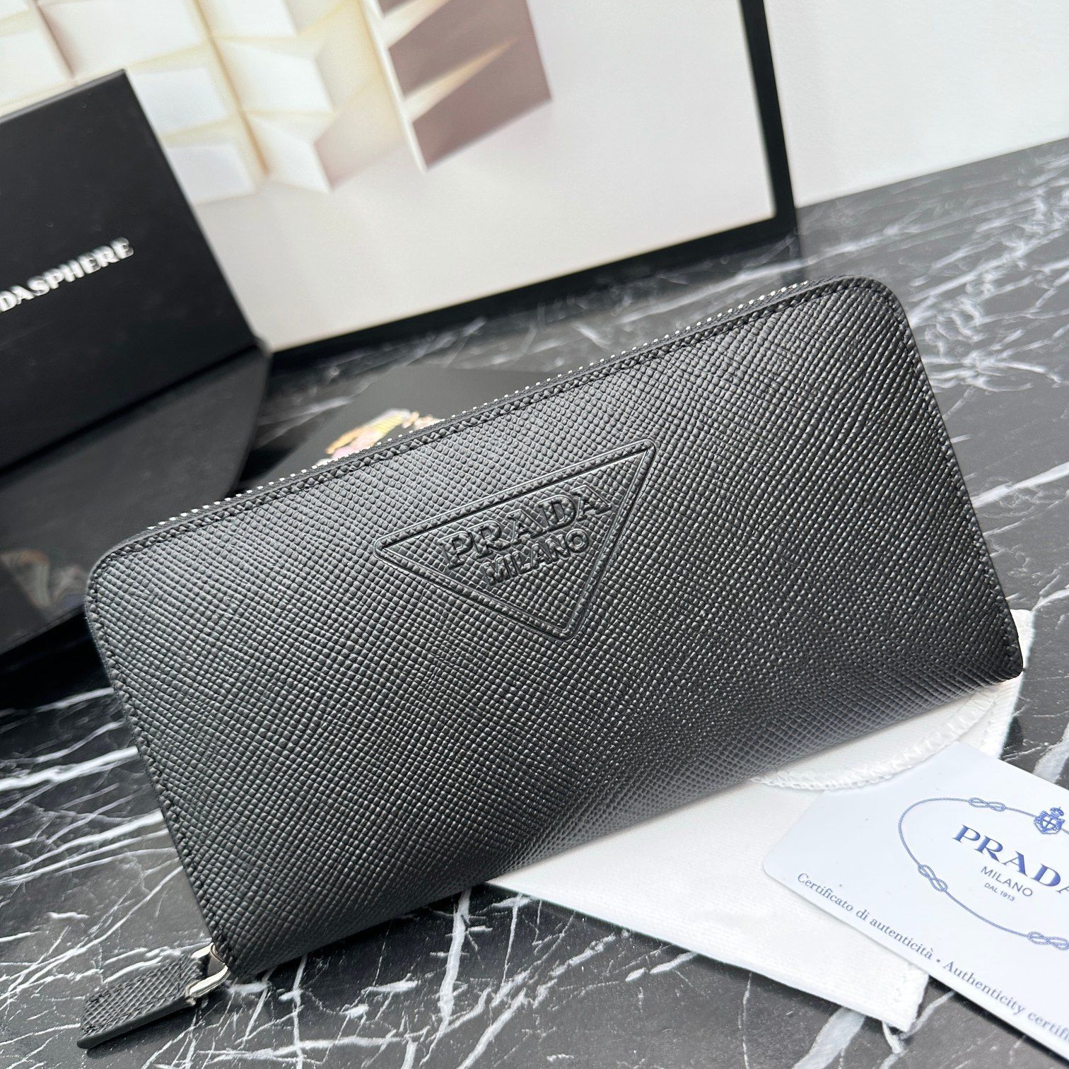 新品・未使用PRADA 長財布 【公式通販】