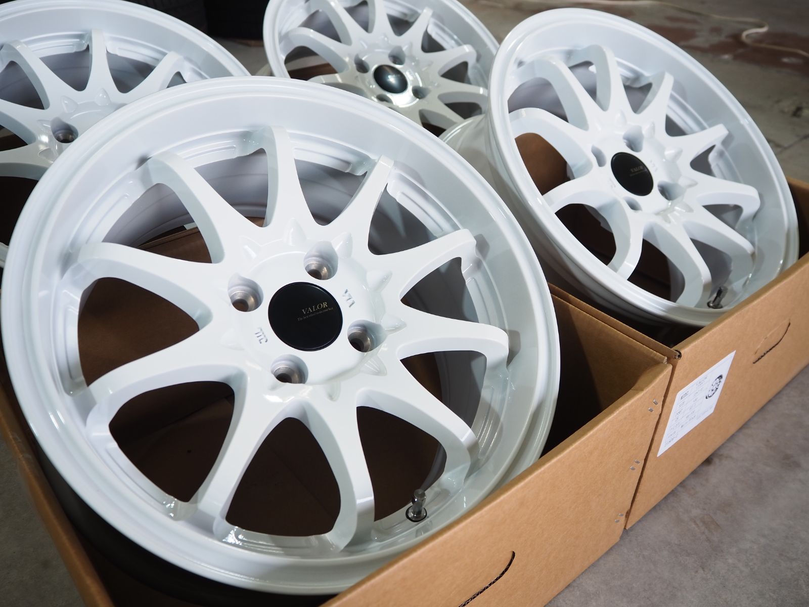 ゴツゴツ系 カスタムサイズ VALOR Racing SXR 15inch 7.0J 4-100 +30