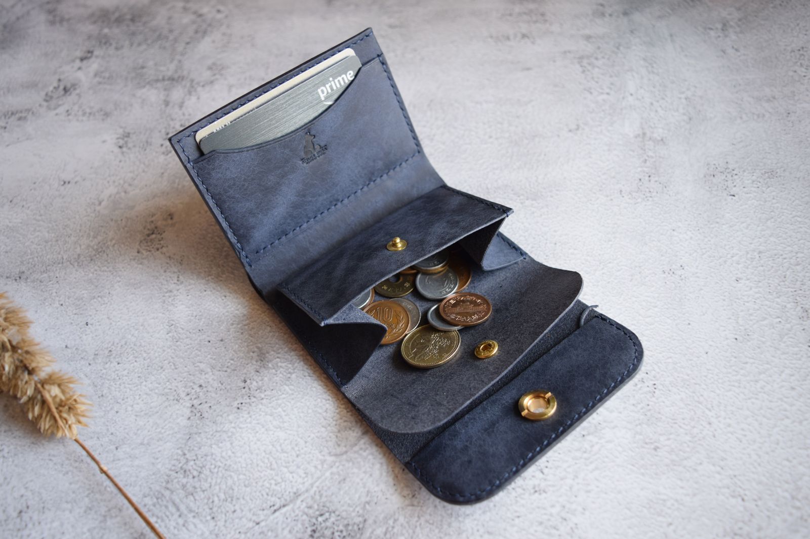 三つ折り財布 本革 ｲﾀﾘｱﾝﾚｻﾞｰ 【オコシ金具】 Navy ネイビー おこし金具