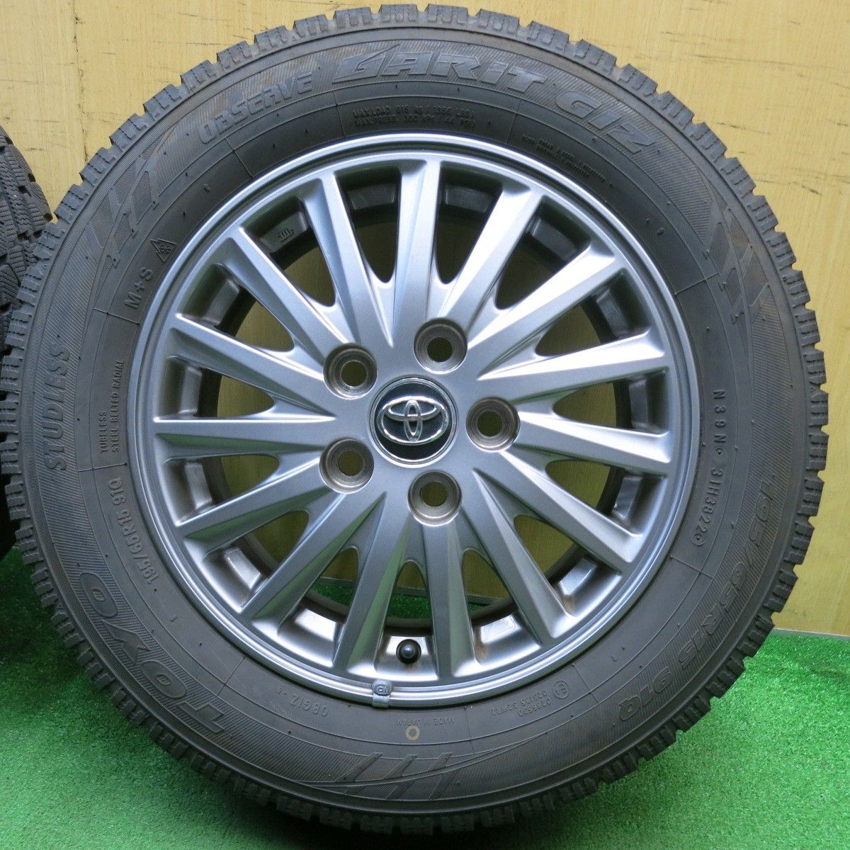 ぺこ　195/65R15 バリ溝スタッドレス　トヨタ車 バリ溝！22年！キレイ！8.5分☆トヨタ 80系 エスクァイア 純正 195