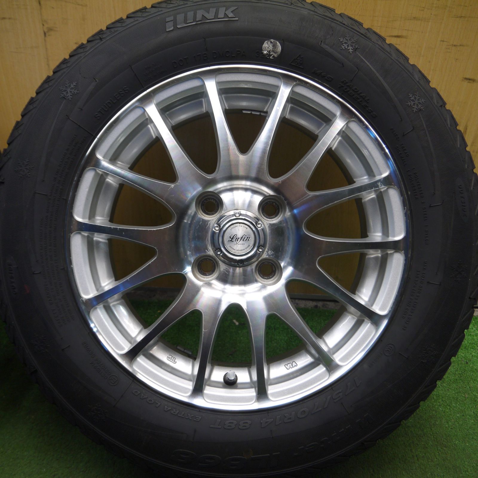 送料込 22年 バリ溝 プラド150 スタッドレスタイヤ 265 65/R17 バリ溝 8.5