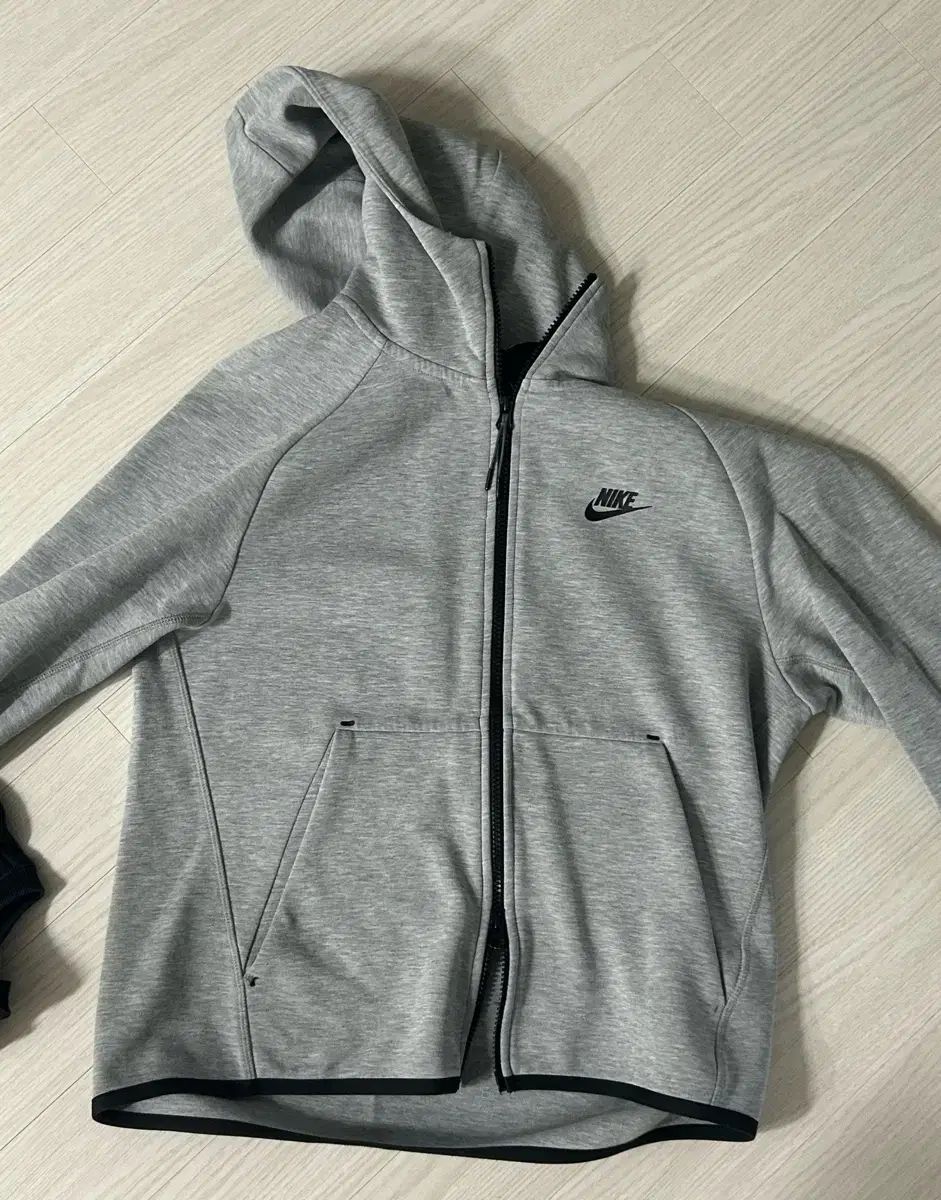 NIKE ナイキ テック フリース ジップアップパーカー フード付き s