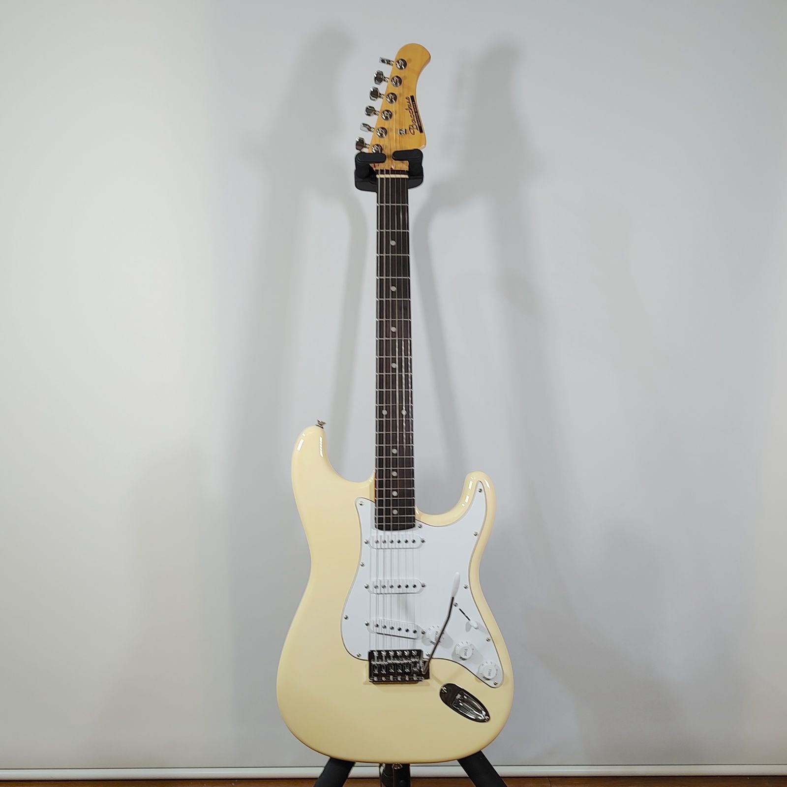 バッカス Bacchus オリンピックホワイト エレキギター ビンテージ