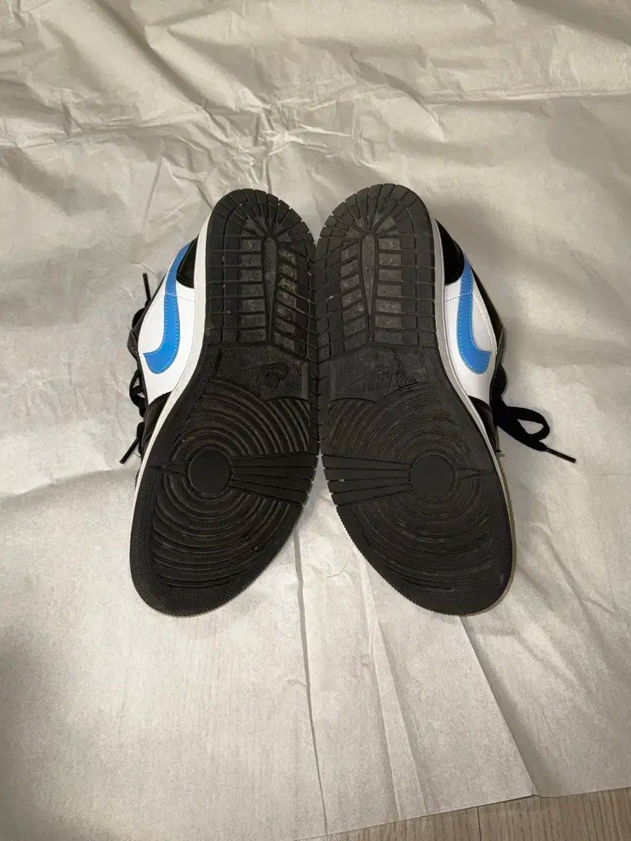 儚げスタイリッシュ W Jordan 1 Low Black University Blue