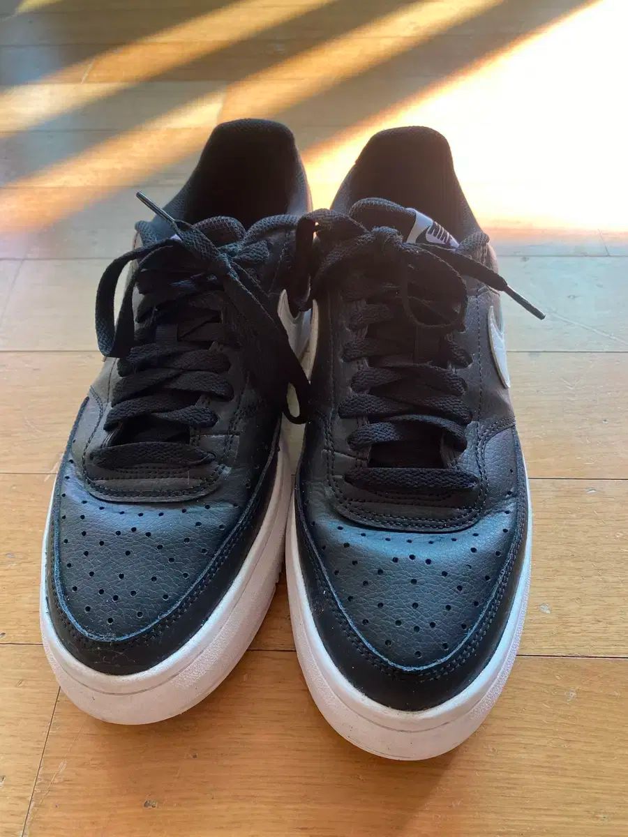 【雷市場（ポンジャン）商品韓国直送】 NIKE(ナイキ) コード コート ビジョン アルタ フラットフォーム 黒 275