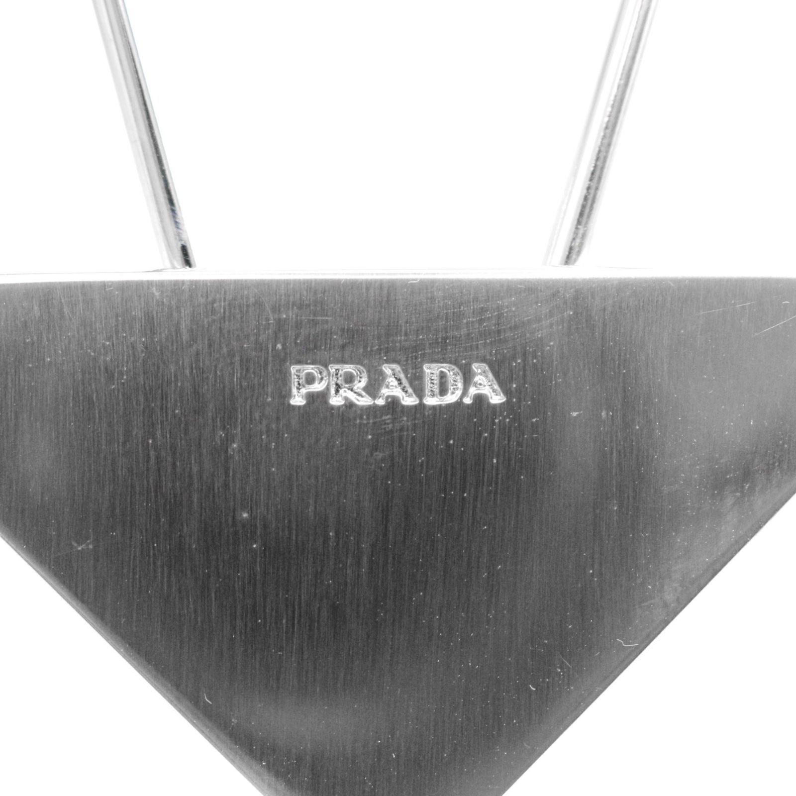 プラダ キーチャーム バッグチャーム キーホルダー 三角プレート メタル 銀 シルバー silver PRADA