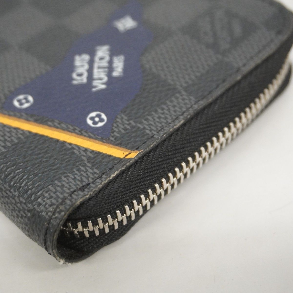 ルイヴィトン ダミエ グラフィット ステッカーズ ジッピーウォレット