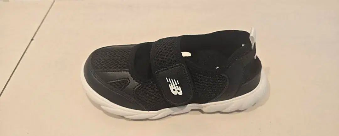 安全な支払い- 130 160 25 年 New Balance ニューバランス フリドル ブリーズ メッシュサンダル