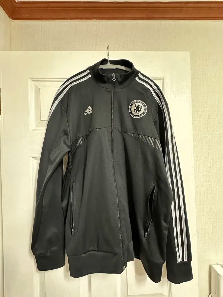 adidas アディダス チェルシー ブラックシルバー トラックジャージ L