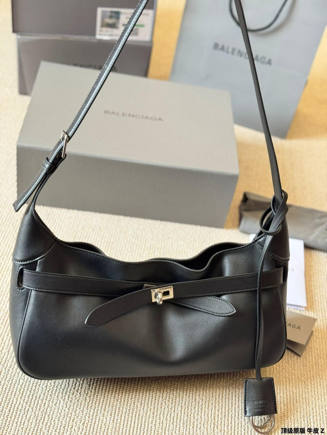 【25SS新色☆】バレンシアガ ショルダーバッグ ロデオ スモール 今日特価】Balenciaga Rodeo バレンシアガ ロデオ バッグ - メルカリ