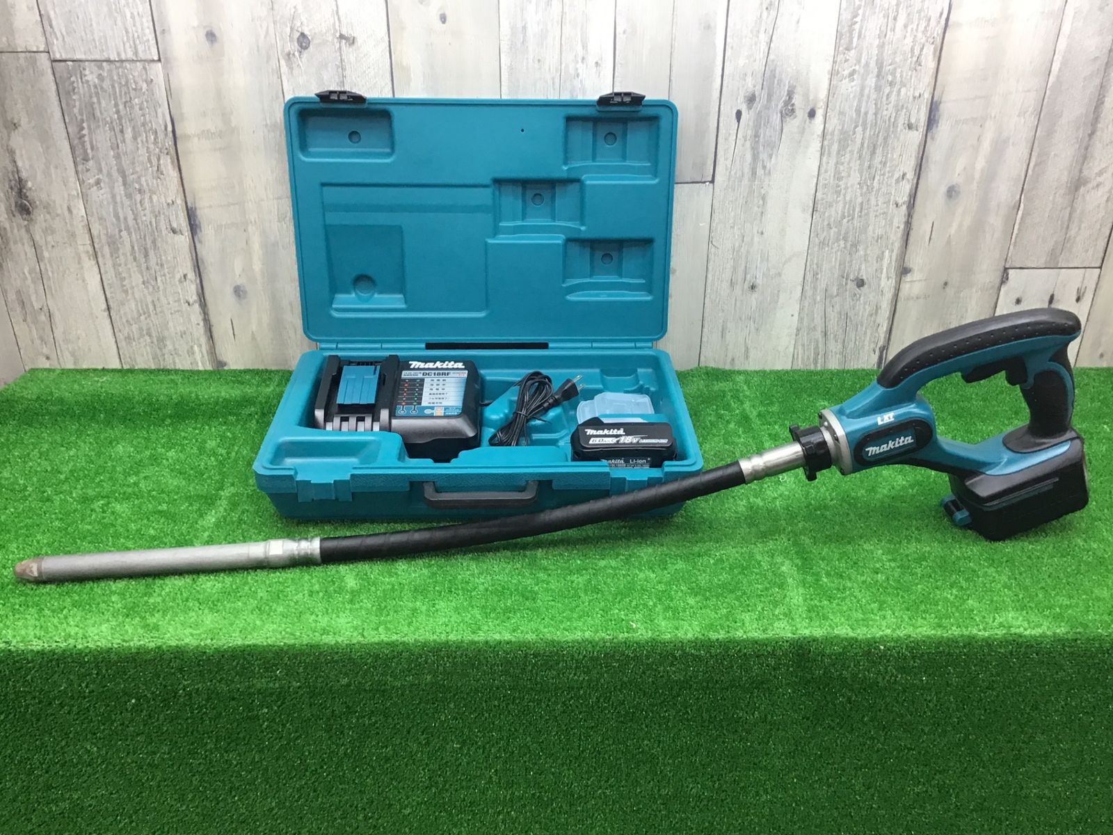 Bランク □マキタ makita コードレスコンクリートバイブレーター VR350DRGX□アクトツール富山店□吊