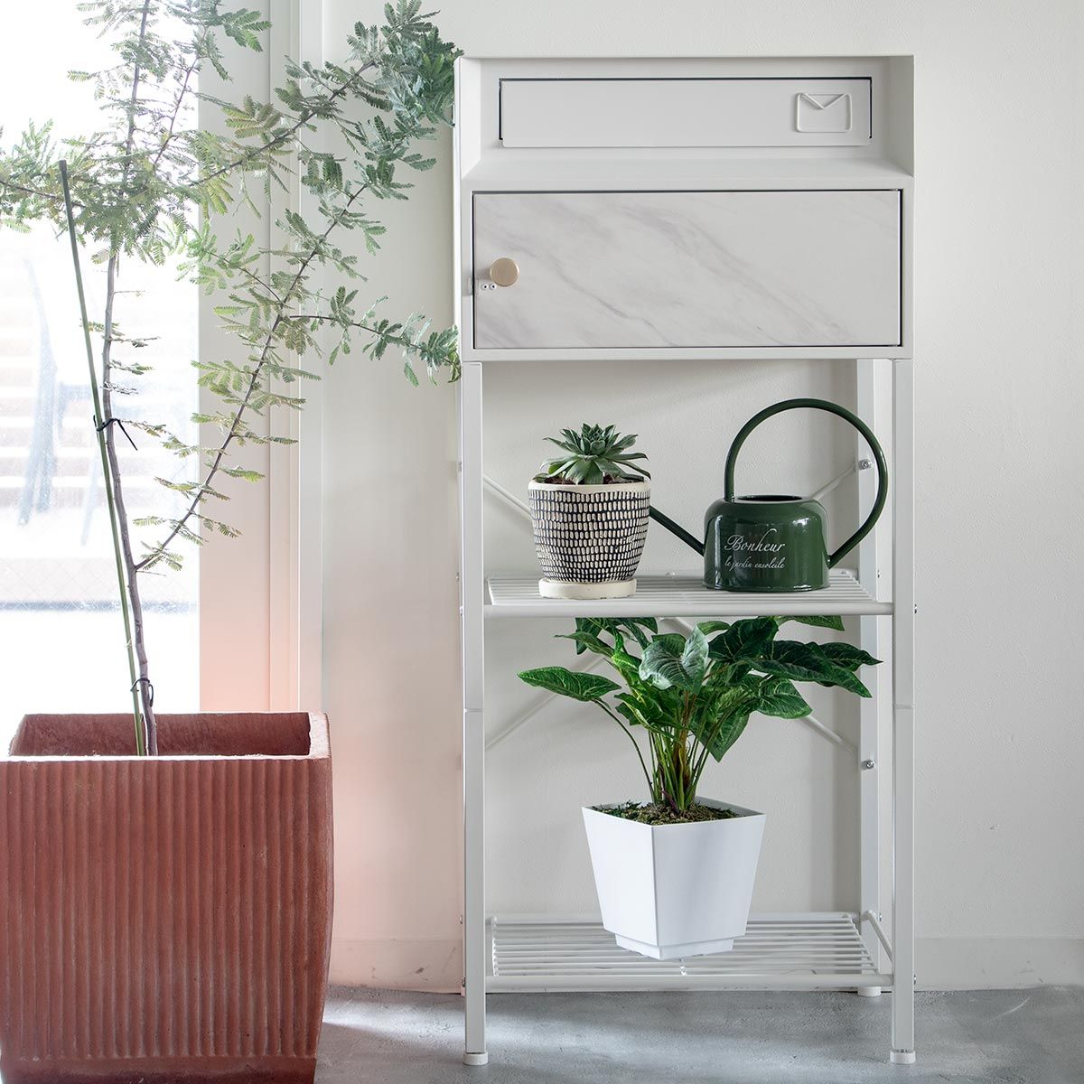 郵便ポスト スタンドポスト 大理石調 ガーデンポスト 郵便受け 置き型 スタンド型 マーブル 新聞受け メールボックス 一戸建て 屋外 玄関 自立式 ラック 棚付き 花台 飾り台 おしゃれ HRDEVELOPMENT_JP