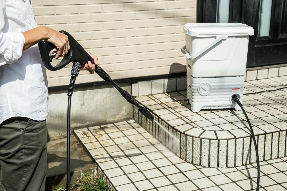 アイリスオーヤマ タンク式高圧洗浄機 幅約40.5×奥行約31×高さ約50.5cm 最大圧力7.0Mpa 連続使用時間 約1時間 温水対応 中性洗剤対応 水道がない場所でも使用 ホワイト IRIS OHYAMA SBT-412N