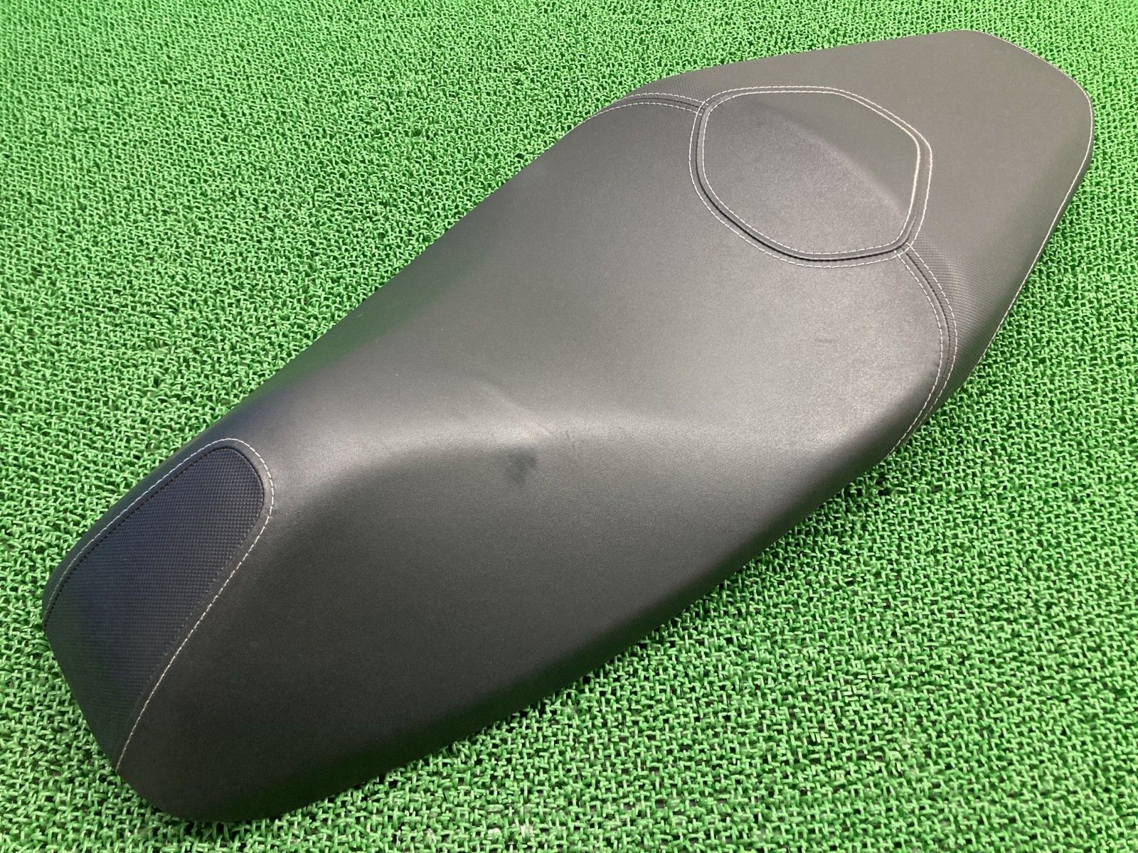 ホンダ純正パーツ ADV160 シート K0W ホンダ 純正 バイク 部品 KF54 白 