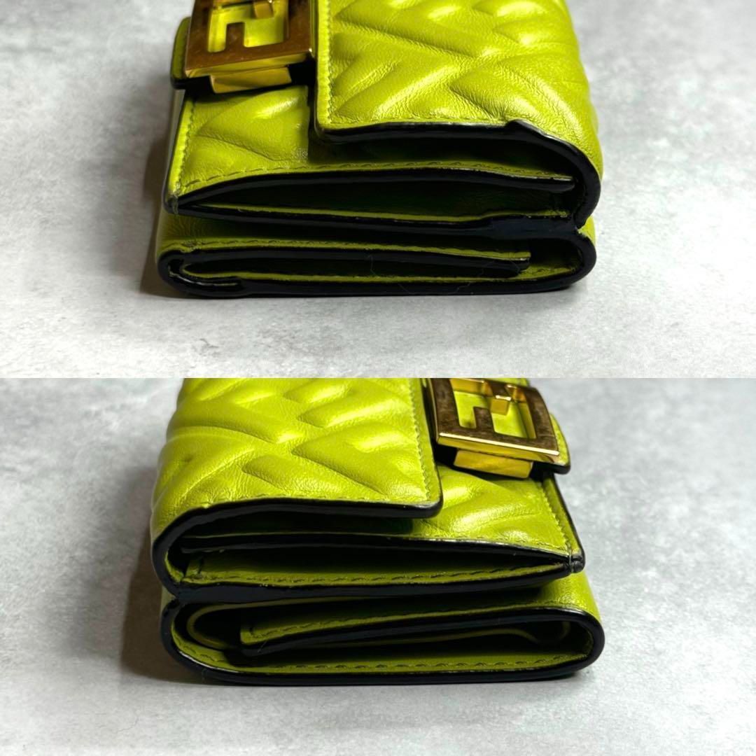 希少カラー】 FENDI フェンディ バゲットマイクロトリフォールド 