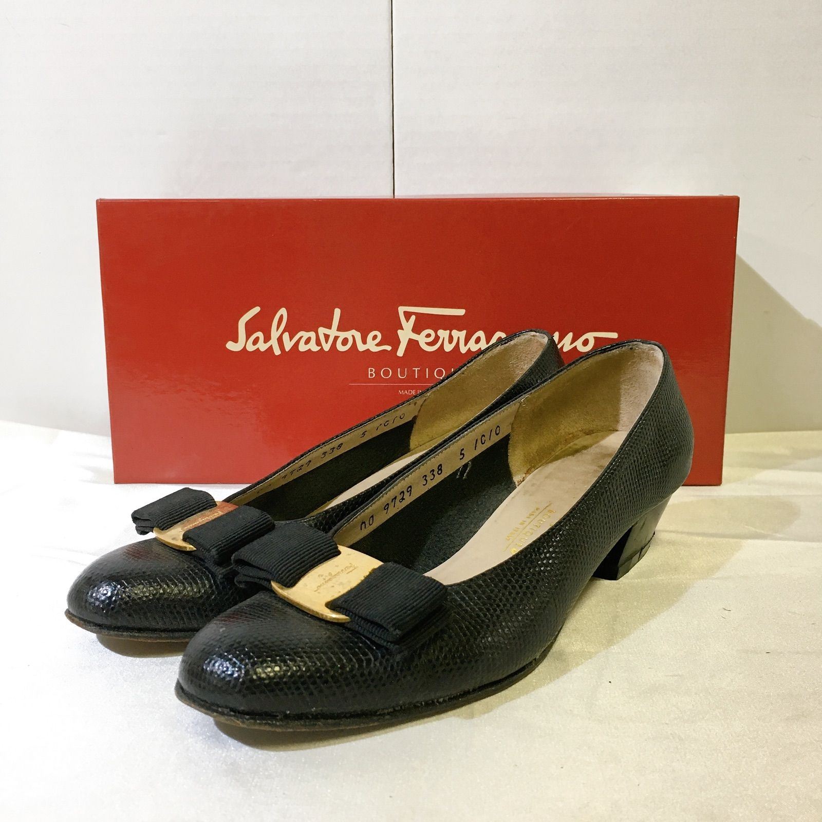 美品】 Salvatore Ferragamo VARA リザード 型押し レザー パンプス