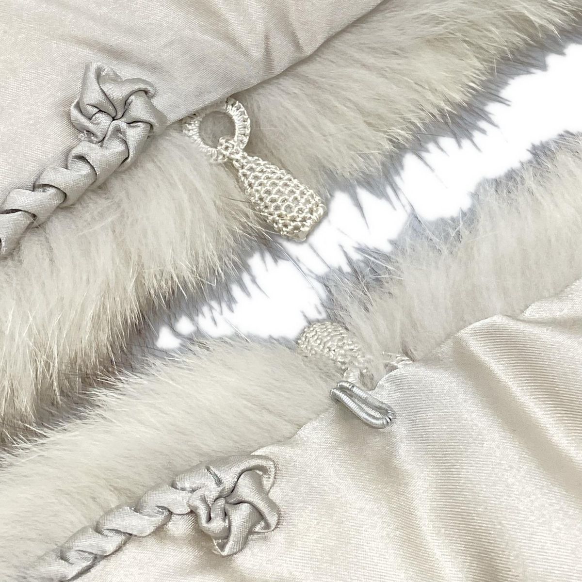 - アイボリー×ベージュ×ダークブラウン