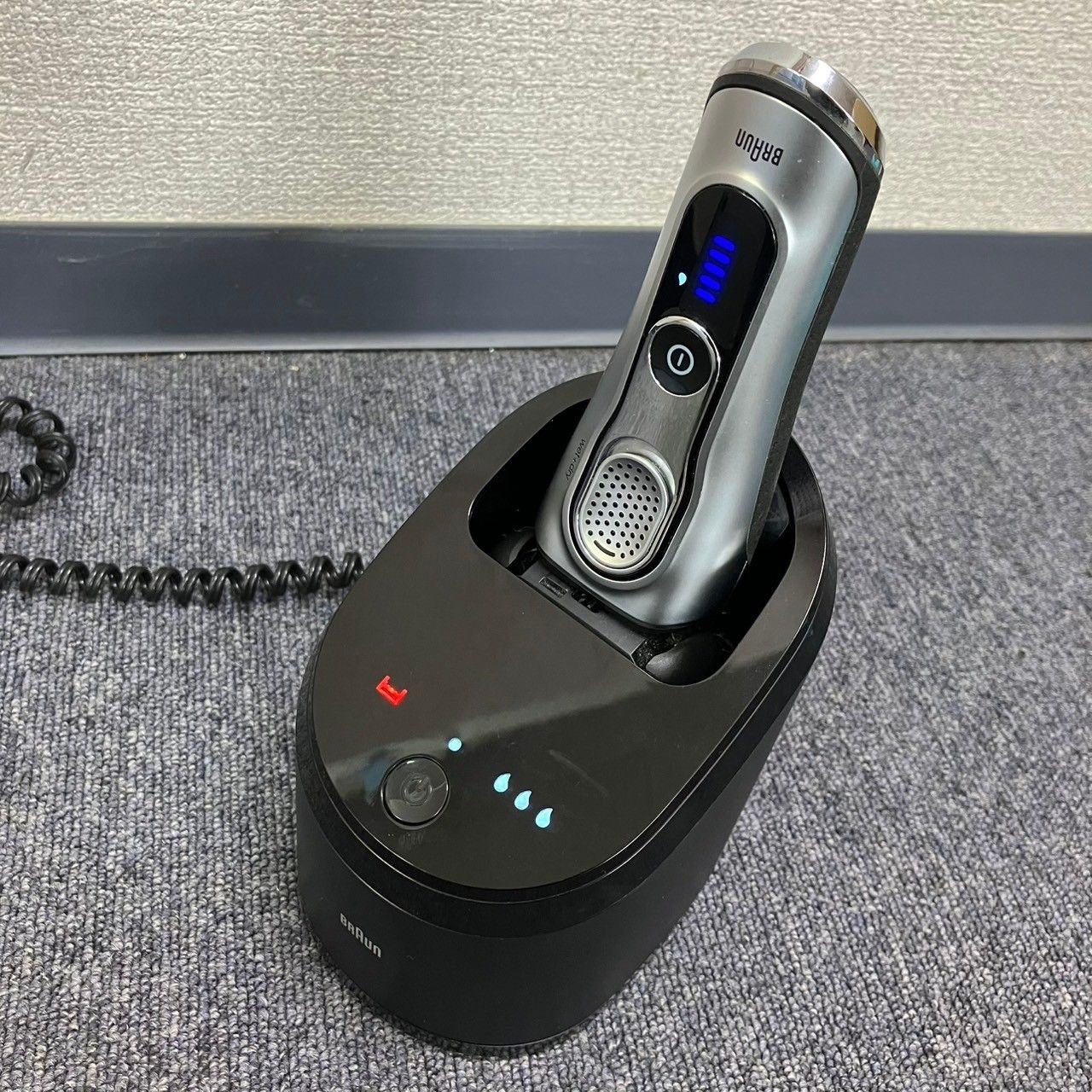 BRAUN ブラウン 電動シェーバーシリーズ9 シルバーカラー