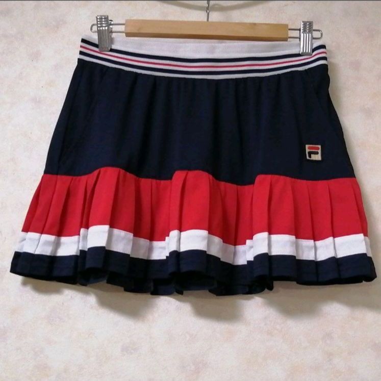 フィラ♡FILA 王道のトリコロールカラー♡プリーツたっぷりのスコート