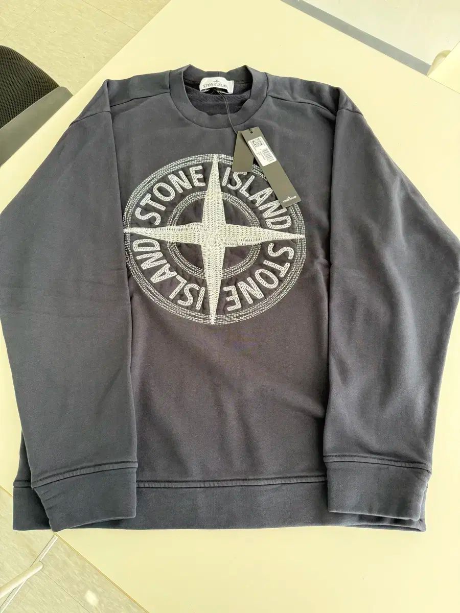 ★STONE ★コンパス ロゴ 刺繍 スウェットシャツ STONE ISLAND(ストーンアイランド) コンパス 刺繍ロゴ メンズ