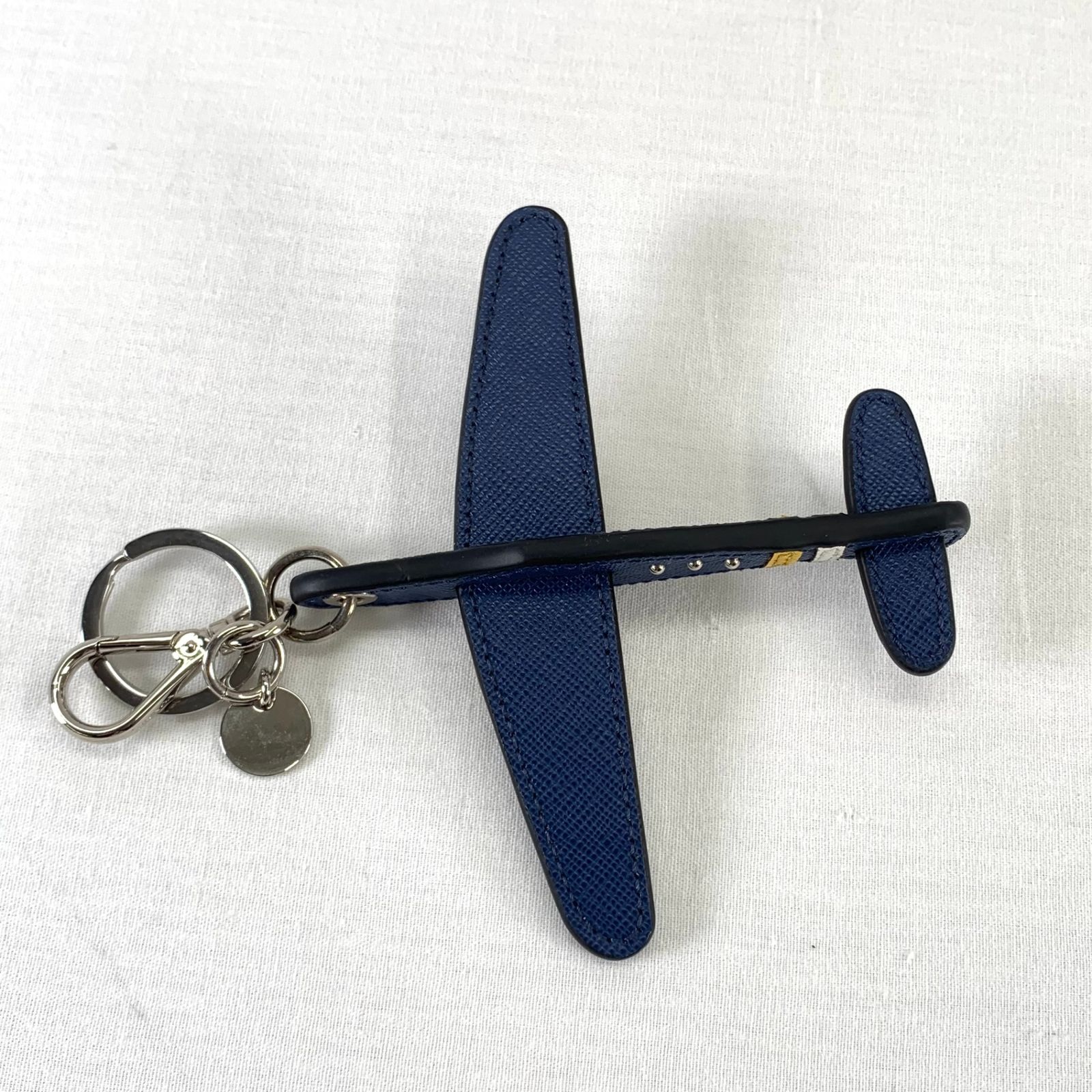 PRADAプラダ 飛行機キーホルダー バッグチャーム キーリング - メルカリ