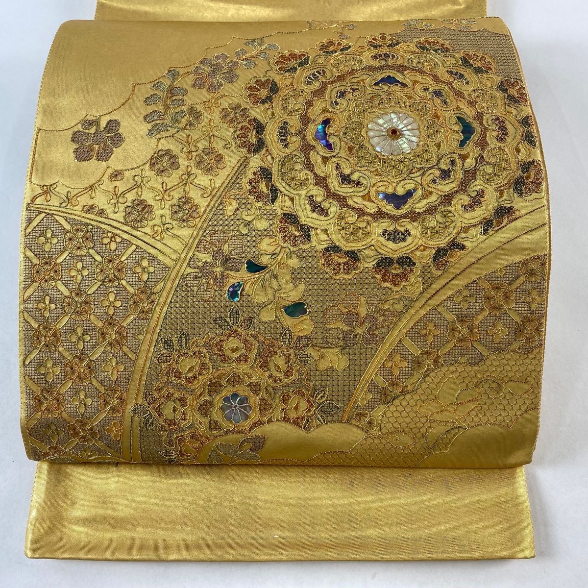 袋帯 秀品 証紙 華文 雲文 刺繍 螺鈿 金色 お太鼓柄 正絹