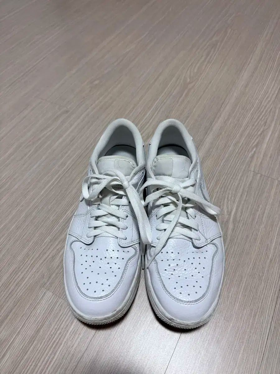 275 NIKE ジョーダン1 ロー ゴルフ トリプル 白