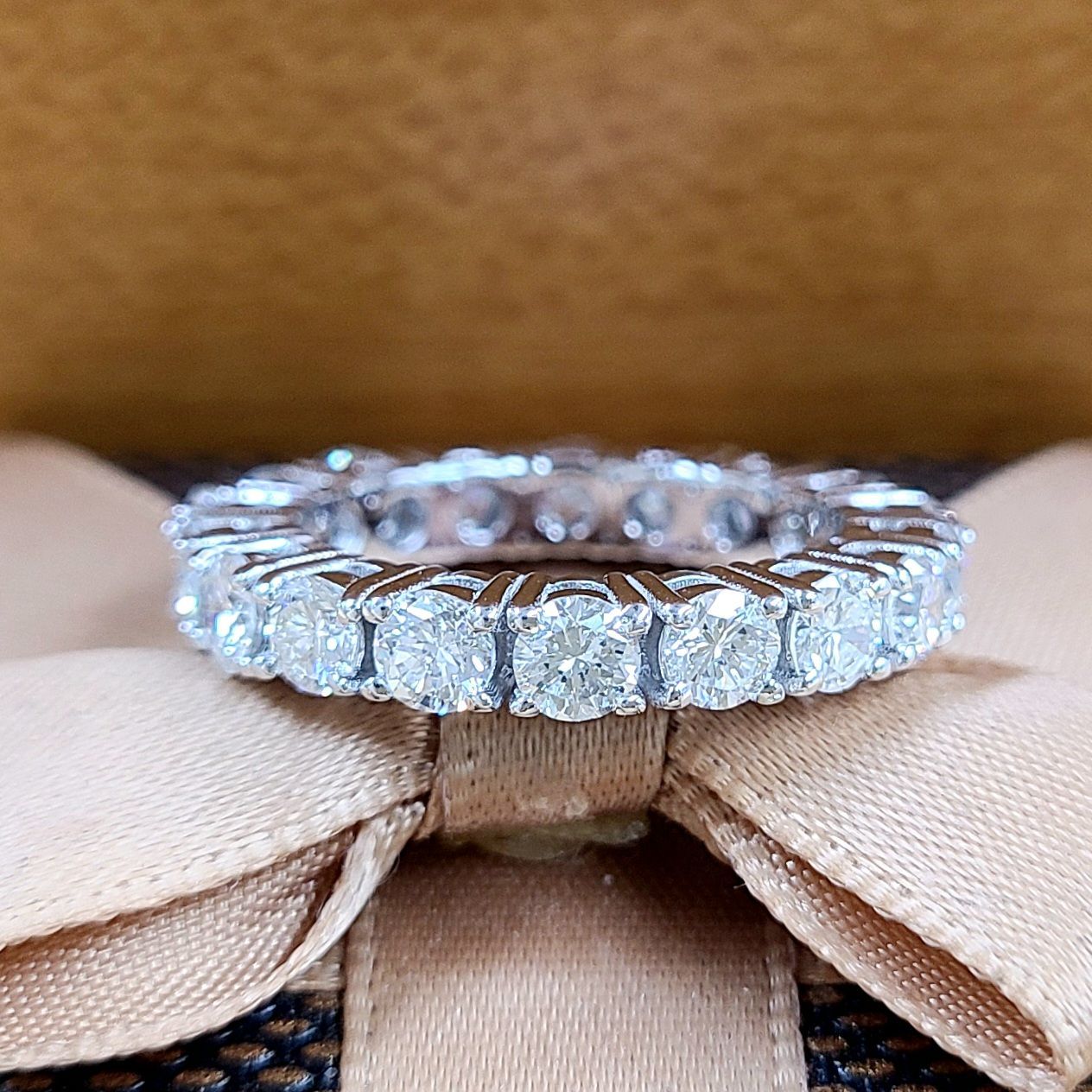 高品質！2.8ct ダイヤモンド K18 WG フルエターニティリング 鑑別書付  