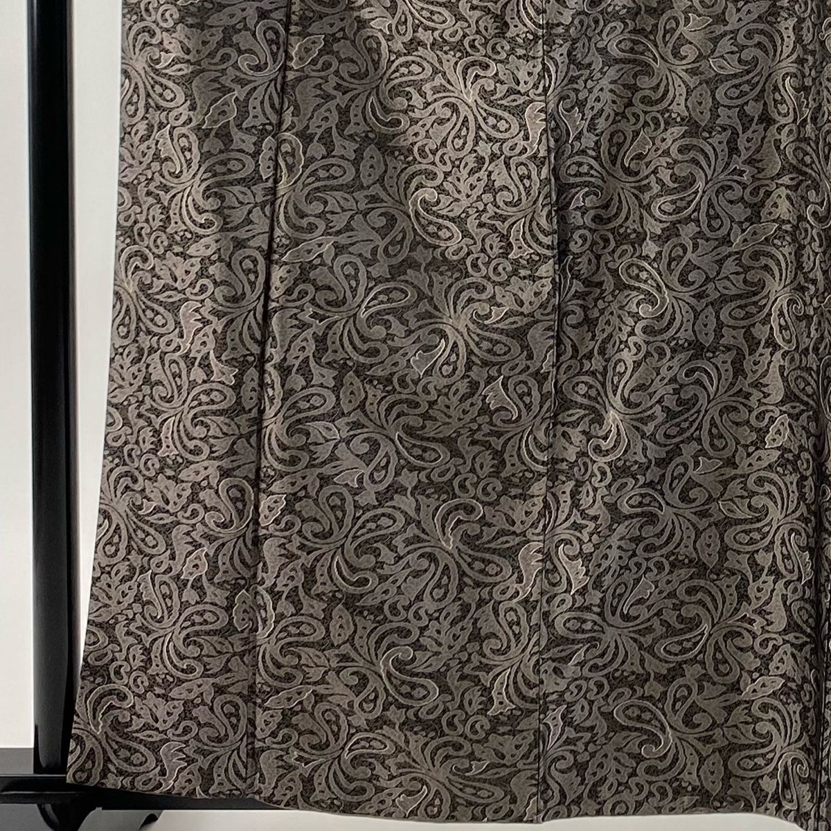 お召 身丈161cm 裄丈66cm M 袷 草花 幾何学模様 焦茶色 正絹 秀品