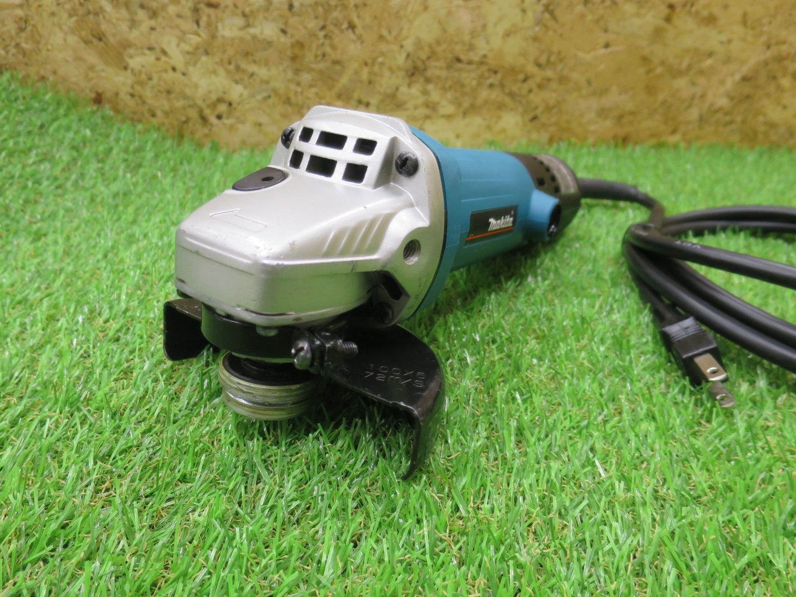 makita マキタ 100ミリ ディスク グラインダ 9533BL